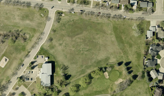 Satellite view of 352 Primrose Drive SE in City of Medicine Hat, with the parcel boundary outlined