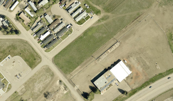 Satellite view of 1583 Oxford Avenue SW in City of Medicine Hat, with the parcel boundary outlined