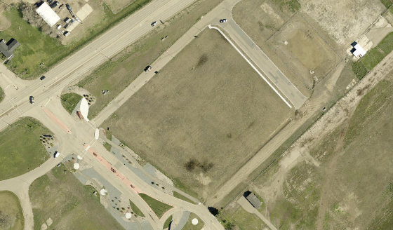 Satellite view of 1635 Gershaw Drive SW in City of Medicine Hat, with the parcel boundary outlined
