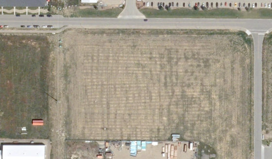 Satellite view of 3368 Giffen Rd N in City of Lethbridge, with the parcel boundary outlined