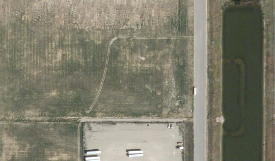 Satellite view of 3904-32 St N in City of Lethbridge, with the parcel boundary outlined