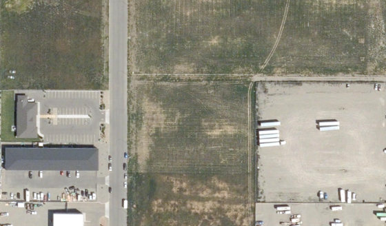 Satellite view of 3811-30 St N in City of Lethbridge, with the parcel boundary outlined
