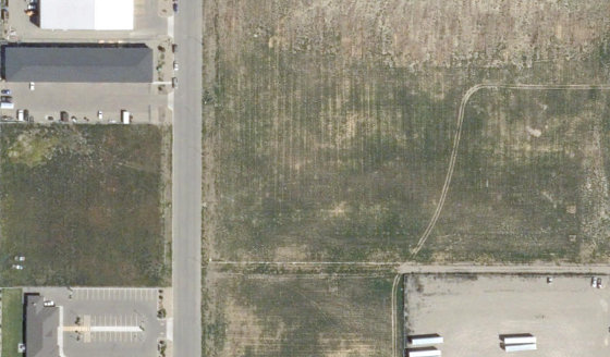 Satellite view of 3905-30 St N in City of Lethbridge, with the parcel boundary outlined