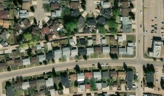 Satellite view of PLAN 8021673 BLOCK 28 LOT 43 in City of Edmonton, with the parcel boundary outlined