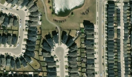 Satellite view of PLAN 1624323 BLOCK 8 LOT 77 in City of Edmonton, with the parcel boundary outlined
