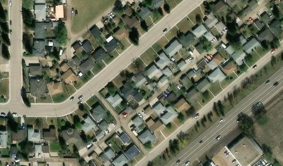 Satellite view of PLAN 1752KS BLOCK 16 LOT 3 in City of Edmonton, with the parcel boundary outlined
