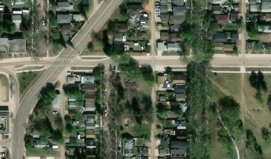 Satellite view of PLAN 2436AB BLOCK 8 LOT 15 in City of Edmonton, with the parcel boundary outlined