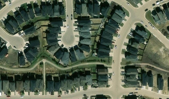 Satellite view of PLAN 2120664 BLOCK 31 LOT 40 in City of Edmonton, with the parcel boundary outlined