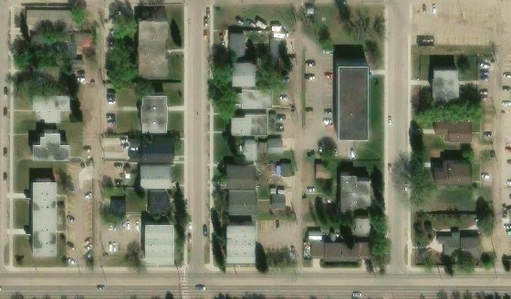 Satellite view of PLAN 8475AH BLOCK 39 LOT 15 in City of Edmonton, with the parcel boundary outlined