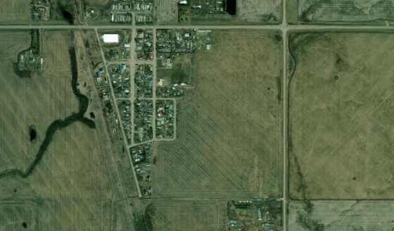 Satellite view of NE-34-32-26-W4 in Kneehill County, with the parcel boundary outlined
