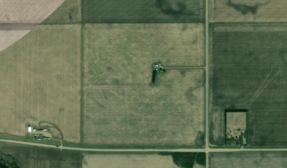 Satellite view of SE-25-50-26-W4 in City of Edmonton, with the parcel boundary outlined